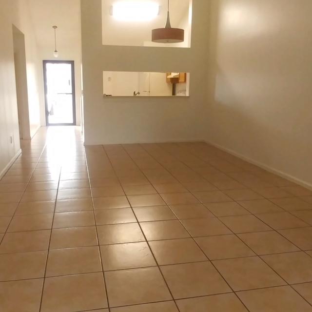423 Buttonwood Place, Unit B24 Boca Raton, FL 33431 - Photo 4 of 12 Living Area