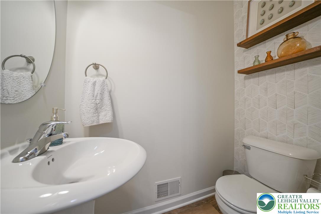 358 Redclover Lane Allentown, PA 18104 - Photo 7 of 28