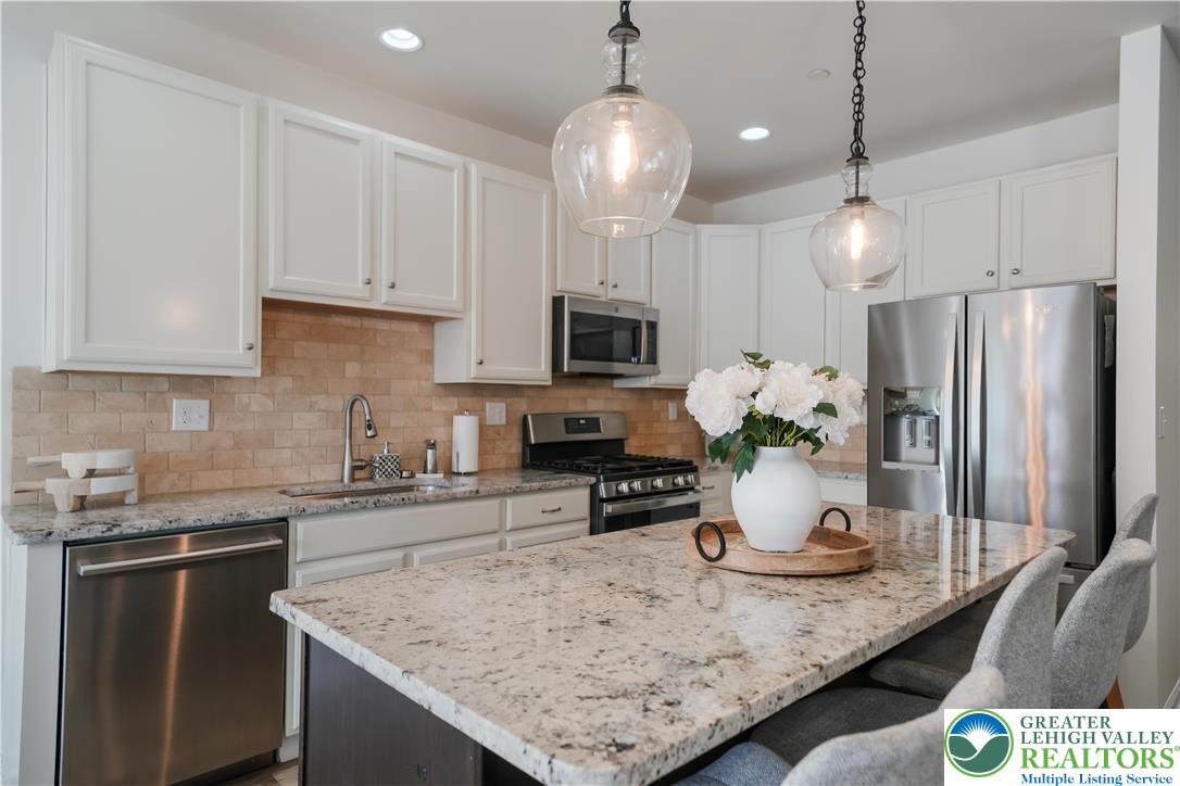 358 Redclover Lane Allentown, PA 18104 - Photo 8 of 28