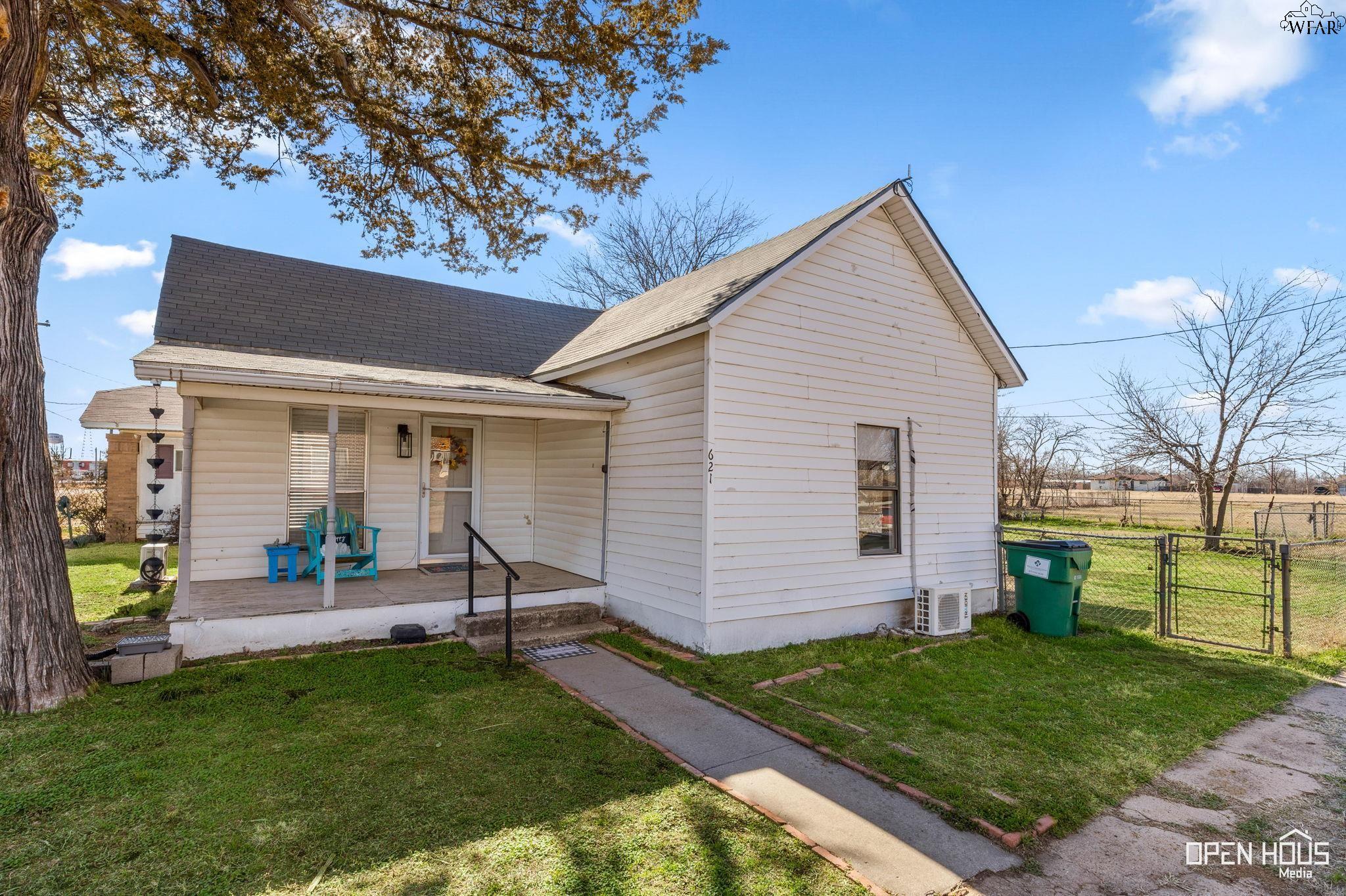 621 North Main Street Electra, TX 76360 - Photo 1 of 1 Gallery Image 1