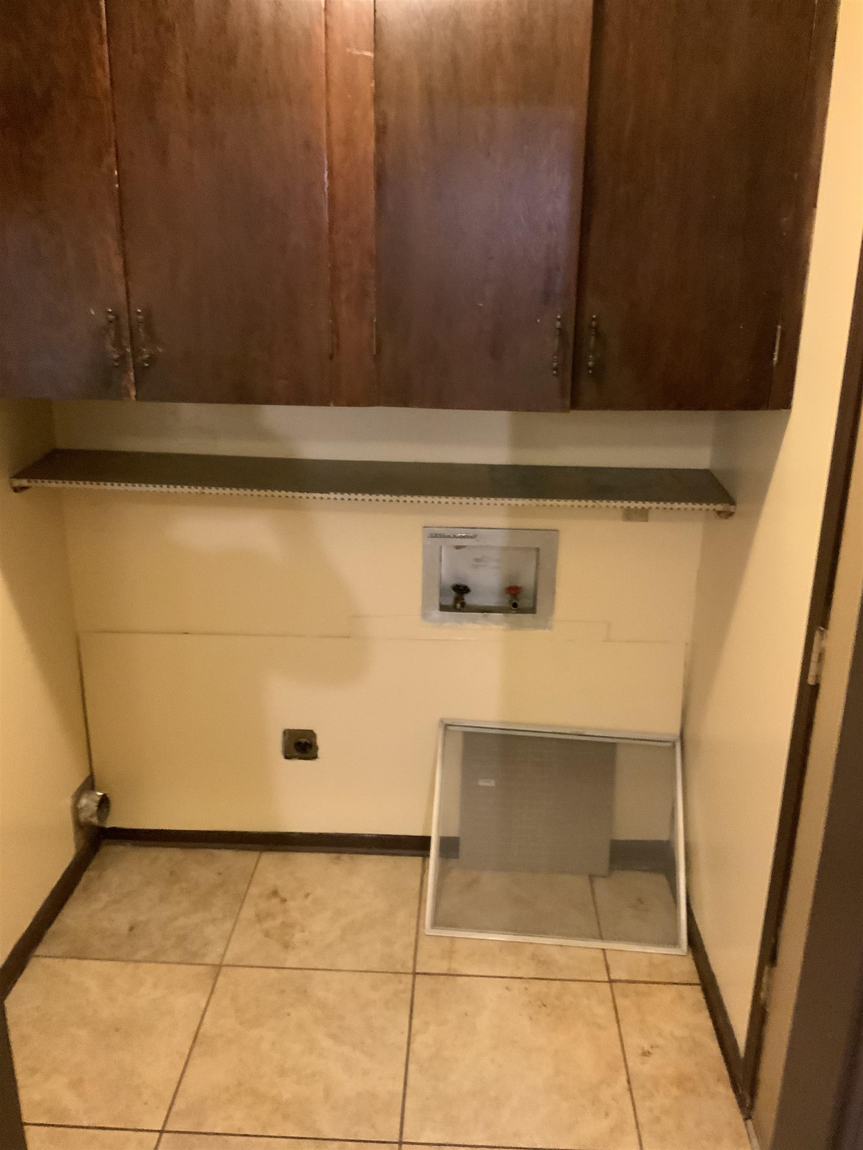 2854 Knightway Road Memphis, TN 38118 - Photo 11 of 16 a view of storage and utility room with washer and dryer