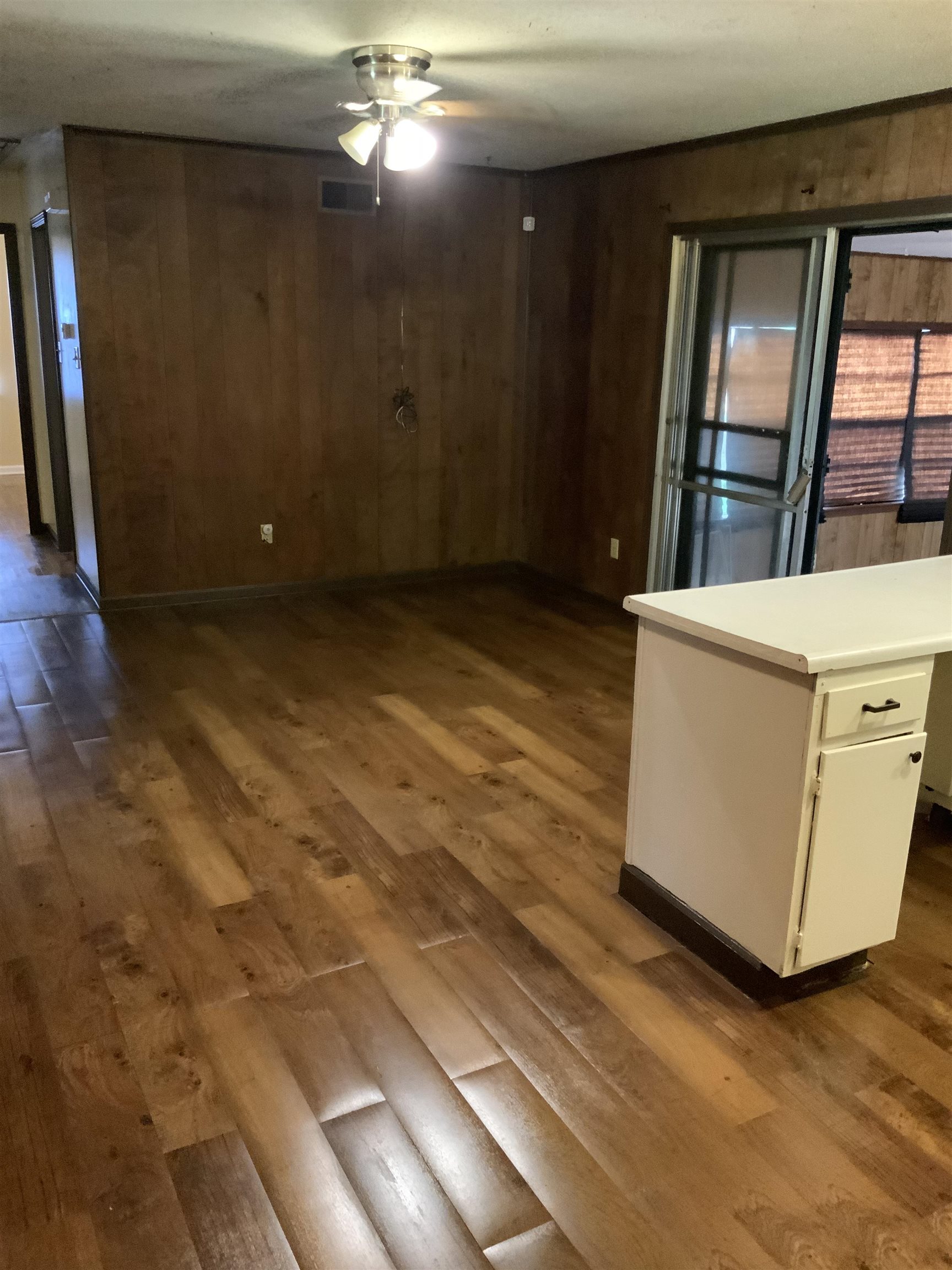 2854 Knightway Road Memphis, TN 38118 - Photo 7 of 16 a view of room with window and refrigerator
