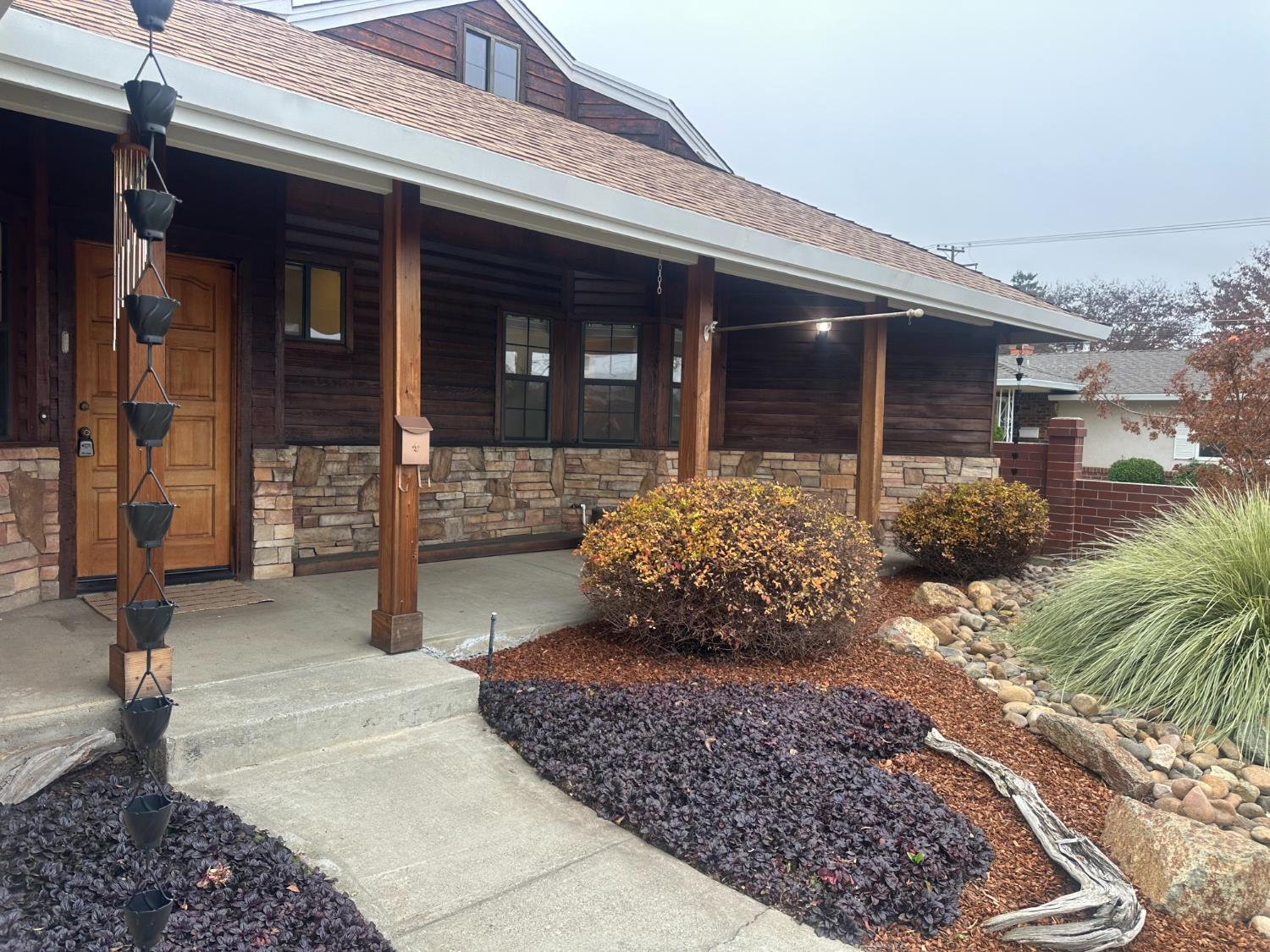 2013 Jerry Lane Lodi, CA 95242 - Photo 5 of 52 a front view of a house