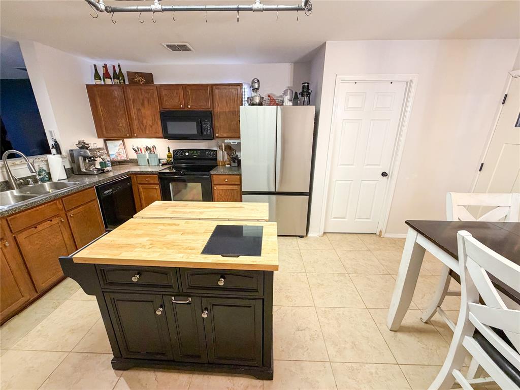 12642 Forest Lawn Road Rhome, TX 76078 - Photo 8 of 27