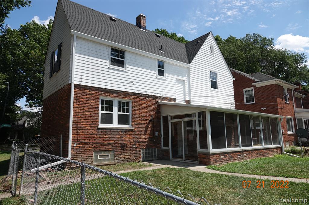 14965 Greenview Road Detroit, MI 48223 - Photo 6 of 23