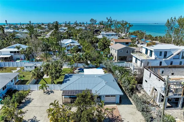 $1,695,000 | 165 Crescent Drive, Anna Maria, FL 34216