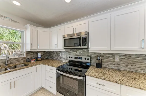 $1,695,000 | 165 Crescent Drive, Anna Maria, FL 34216