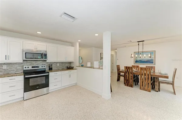 $1,695,000 | 165 Crescent Drive, Anna Maria, FL 34216