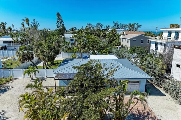 $1,695,000 | 165 Crescent Drive, Anna Maria, FL 34216