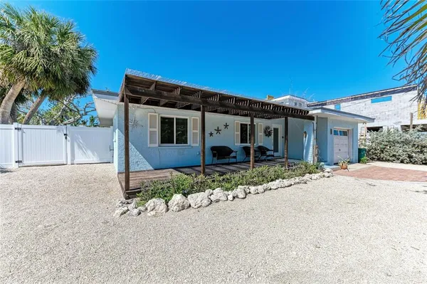 $1,695,000 | 165 Crescent Drive, Anna Maria, FL 34216