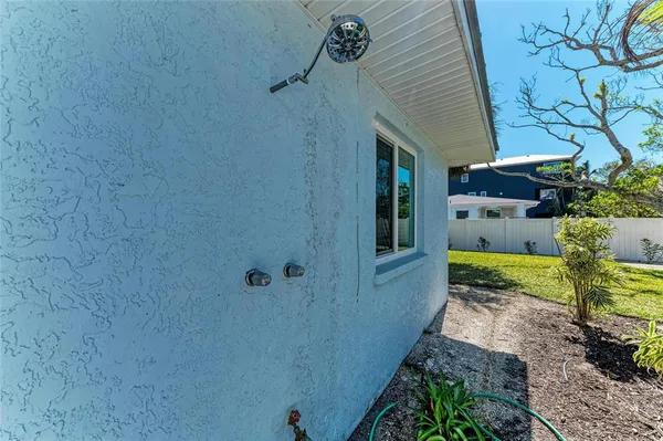 $1,695,000 | 165 Crescent Drive, Anna Maria, FL 34216