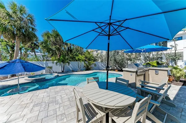 $1,695,000 | 165 Crescent Drive, Anna Maria, FL 34216