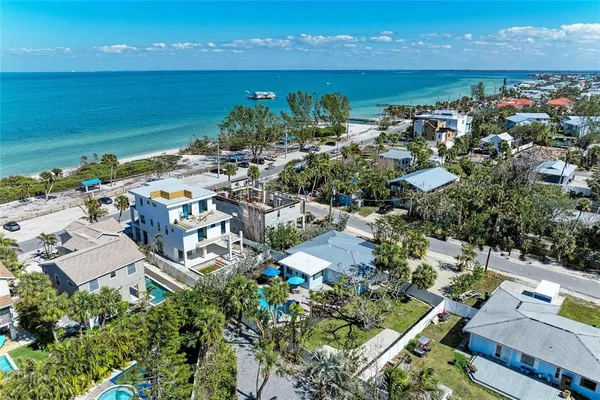 $1,695,000 | 165 Crescent Drive, Anna Maria, FL 34216