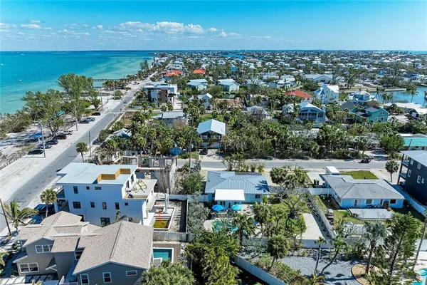 $1,695,000 | 165 Crescent Drive, Anna Maria, FL 34216