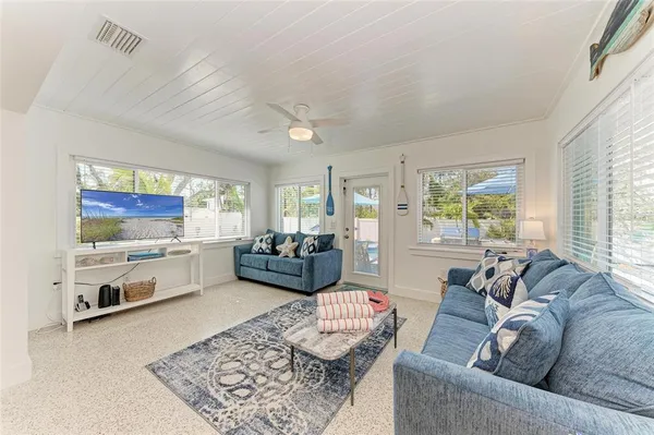 $1,695,000 | 165 Crescent Drive, Anna Maria, FL 34216