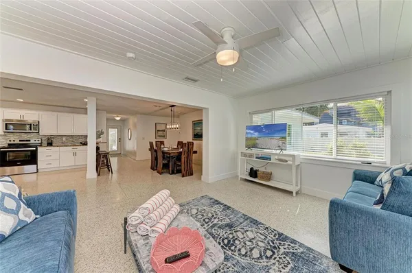 $1,695,000 | 165 Crescent Drive, Anna Maria, FL 34216