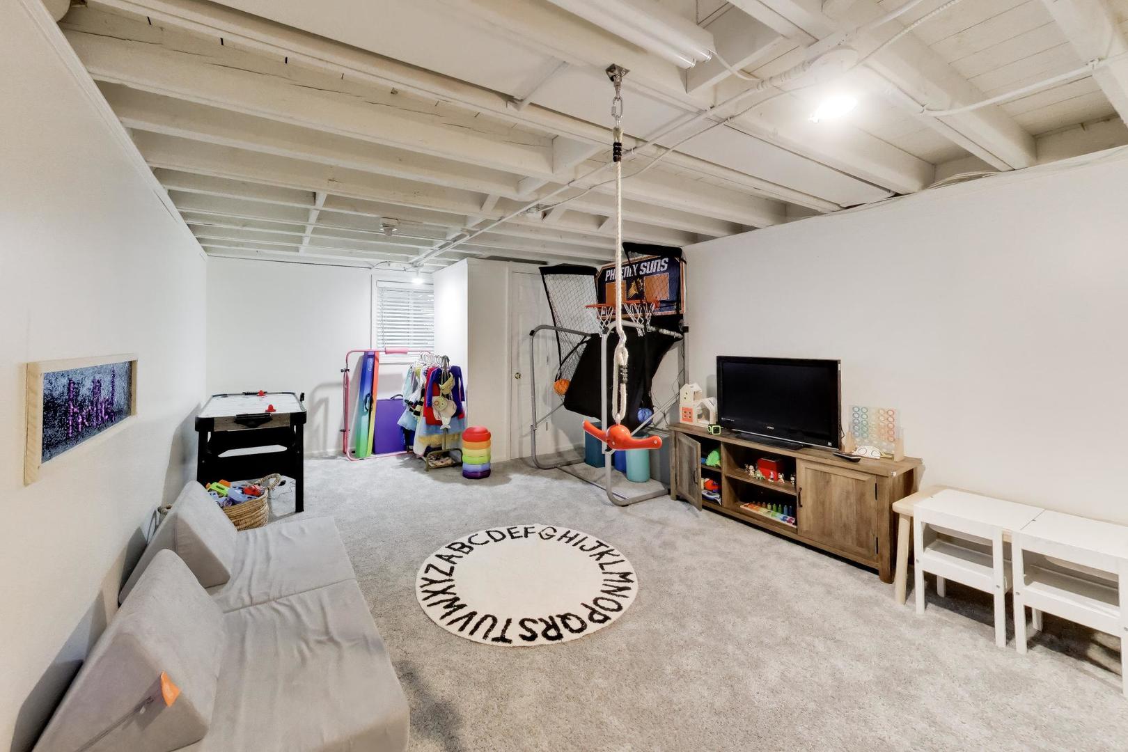 1153 Kenton Road Deerfield, IL 60015 - Photo 29 of 40 a view of a room with gym equipment