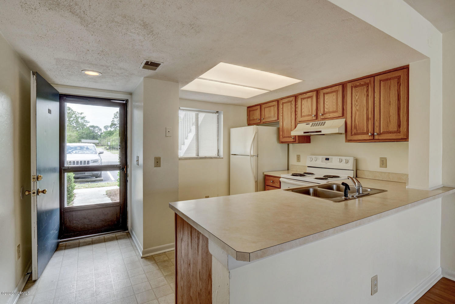4461 Holly Tree Road, Unit 304 Wilmington, NC 28412 - Photo 3 of 23 4461 Holly Tree Rd Wilmington-large-004-