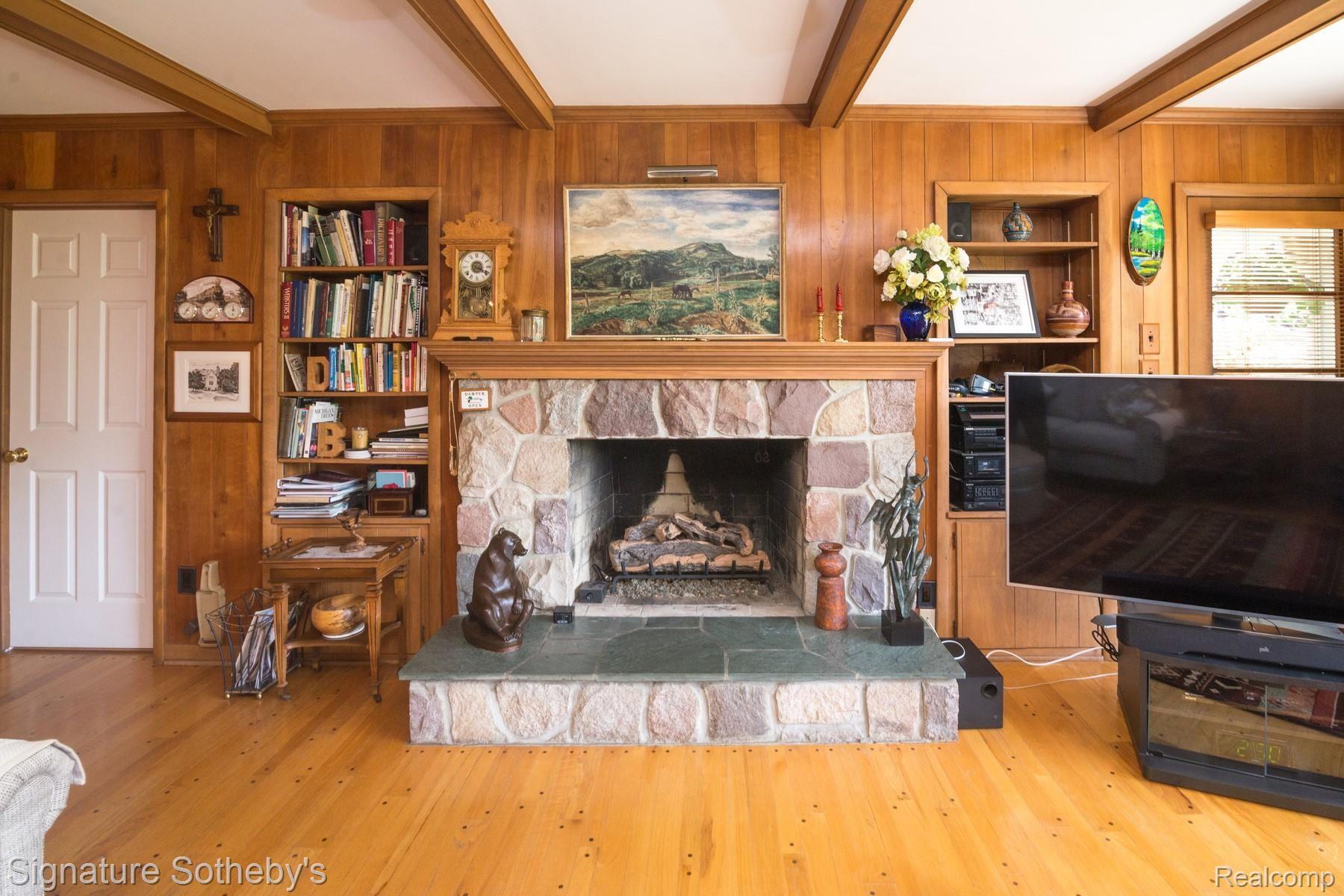 172 Chesterfield Road Bloomfield Hills, MI 48304 - Photo 27 of 98 075_70.jpg Beautiful stone fireplace in family room