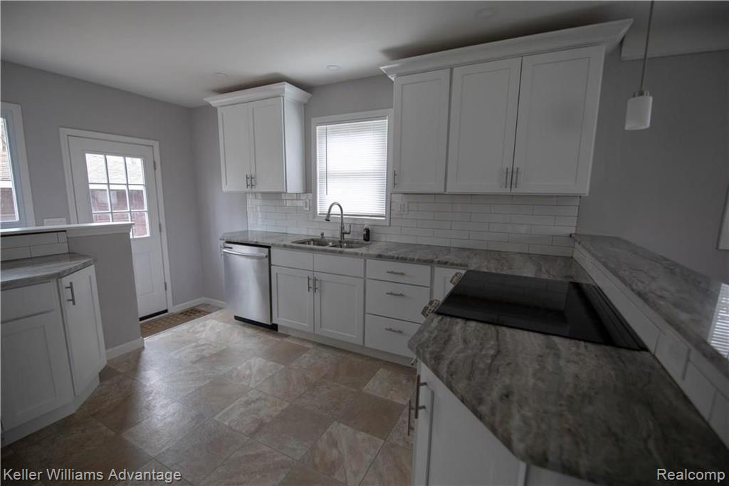 499 West Tienken Road Rochester Hills, MI 48306 - Photo 10 of 26