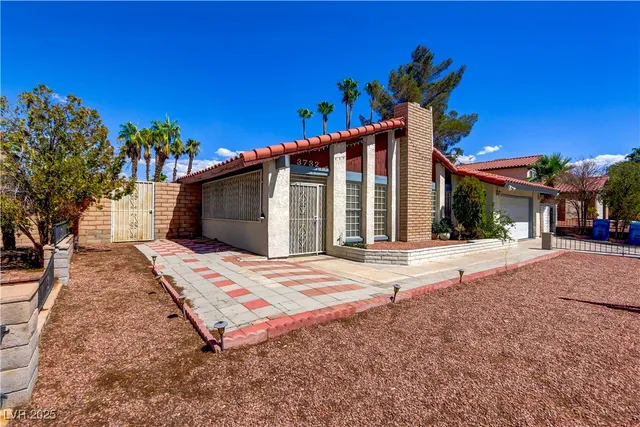 $2,350 | 3732 South Spitze Drive, Las Vegas, NV 89103