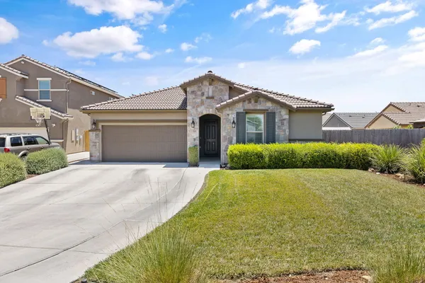 $525,000 | 3214 North Hall Court, Visalia, CA 93291