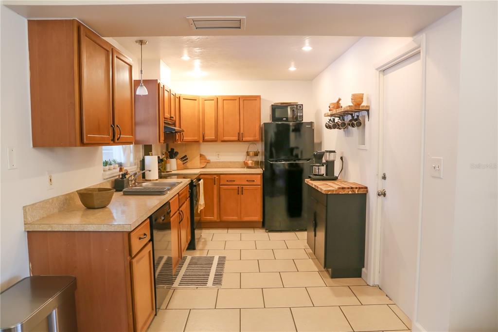 1810 Copper Kettle Lane Dunedin, FL 34698 - Photo 13 of 22 a kitchen with stainless steel appliances a sink stove and refrigerator