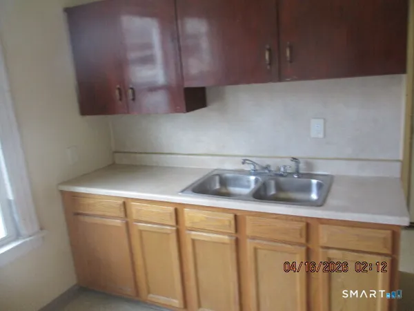 $1,250 | 1720 East Main Street, Waterbury, CT 06705