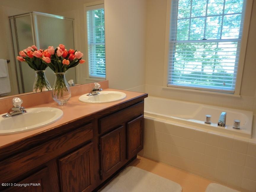 107 Creekside Road Canadensis, PA 18325 - Photo 19 of 31 Master Bath