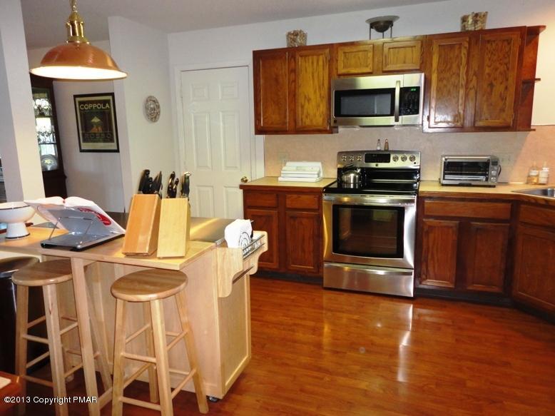 107 Creekside Road Canadensis, PA 18325 - Photo 9 of 31 Kitchen (View 1)