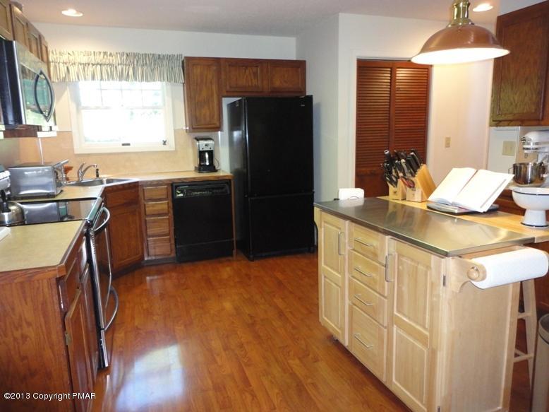 107 Creekside Road Canadensis, PA 18325 - Photo 10 of 31 Kitchen (View 2)