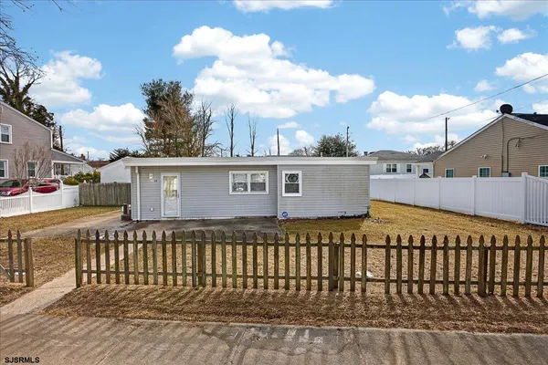 $300,000 | 32 West Meyran Avenue, Somers Point, NJ 08244