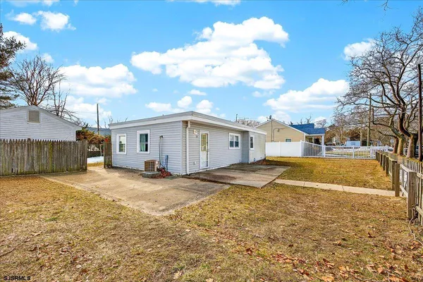 $300,000 | 32 West Meyran Avenue, Somers Point, NJ 08244