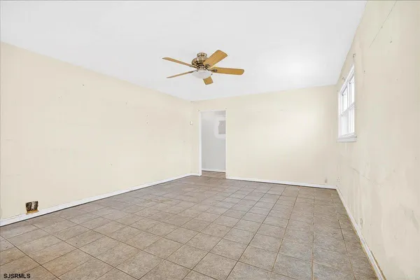 $300,000 | 32 West Meyran Avenue, Somers Point, NJ 08244