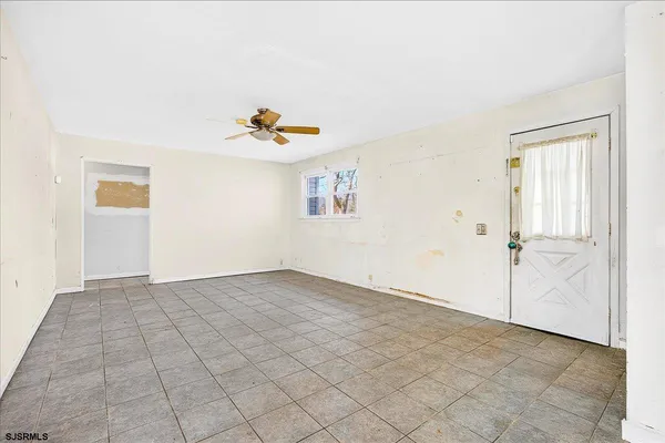 $300,000 | 32 West Meyran Avenue, Somers Point, NJ 08244