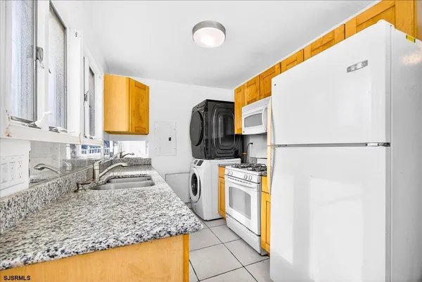 $300,000 | 32 West Meyran Avenue, Somers Point, NJ 08244