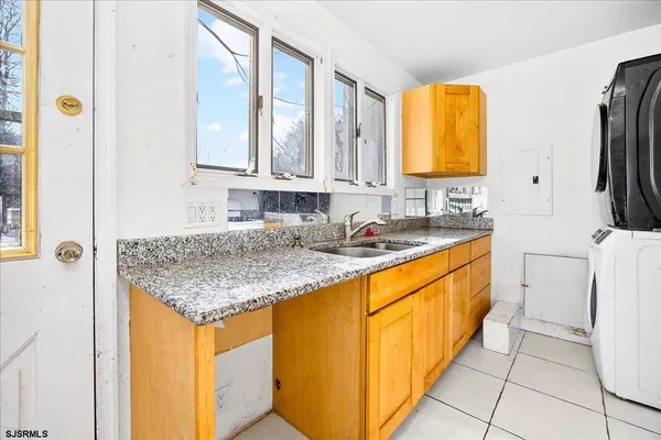 $300,000 | 32 West Meyran Avenue, Somers Point, NJ 08244