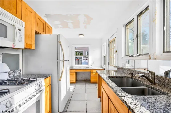$300,000 | 32 West Meyran Avenue, Somers Point, NJ 08244