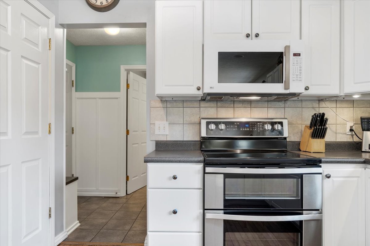 3215 Eagle Crest Road Bloomington, IL 61704 - Photo 12 of 35 a kitchen with stainless steel appliances a stove and microwave