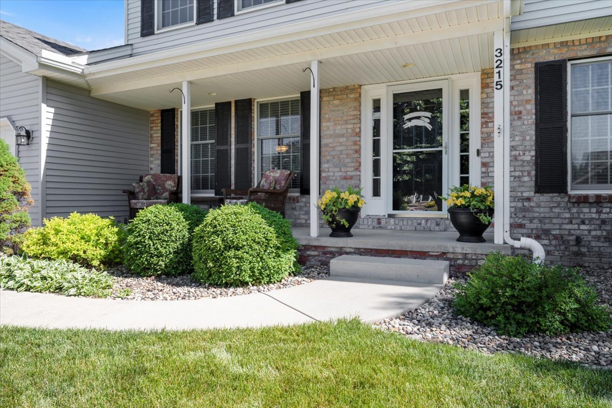 3215 Eagle Crest Road Bloomington, IL 61704 - Photo 2 of 35