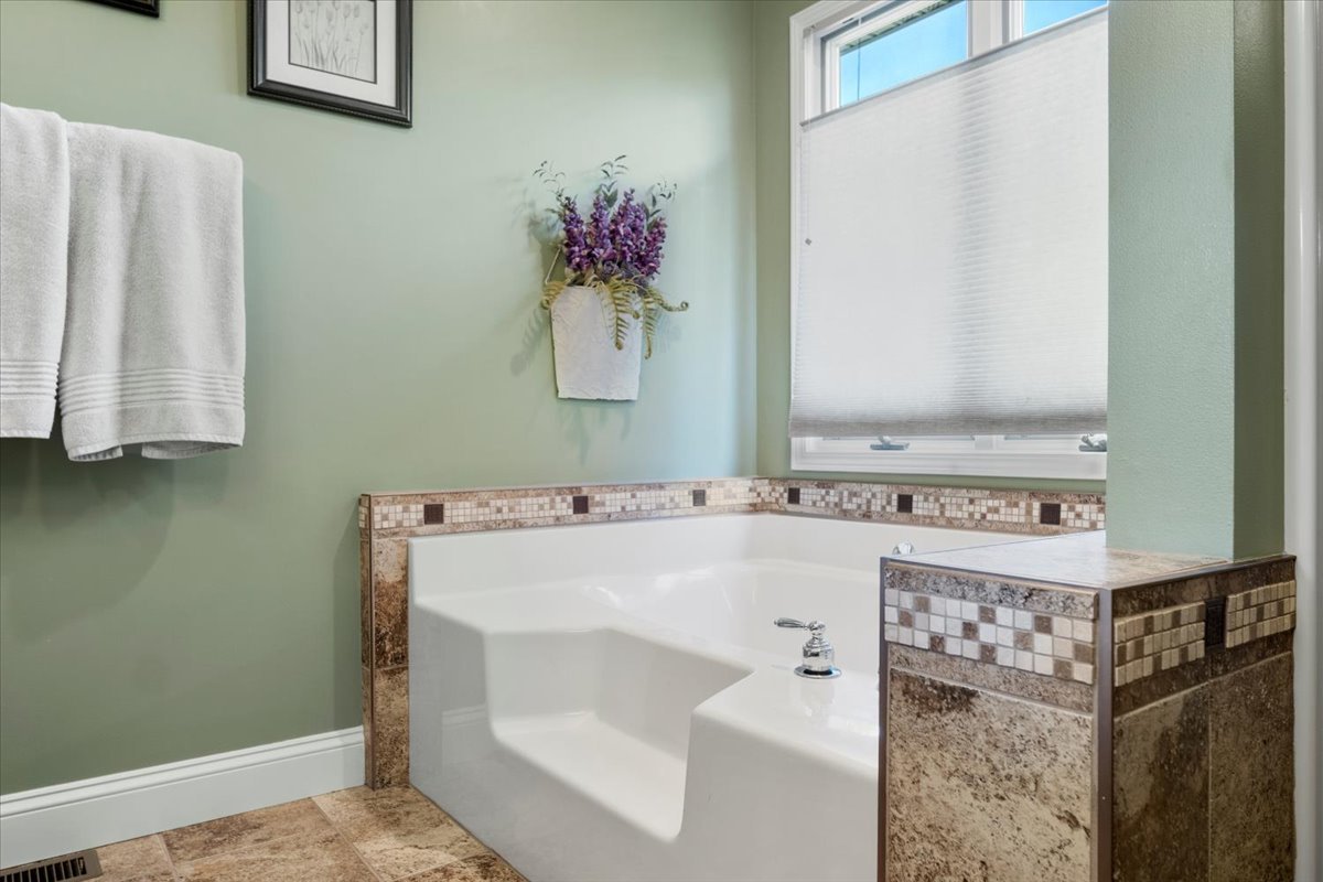 3215 Eagle Crest Road Bloomington, IL 61704 - Photo 26 of 35 a bathroom with a bathtub and shower