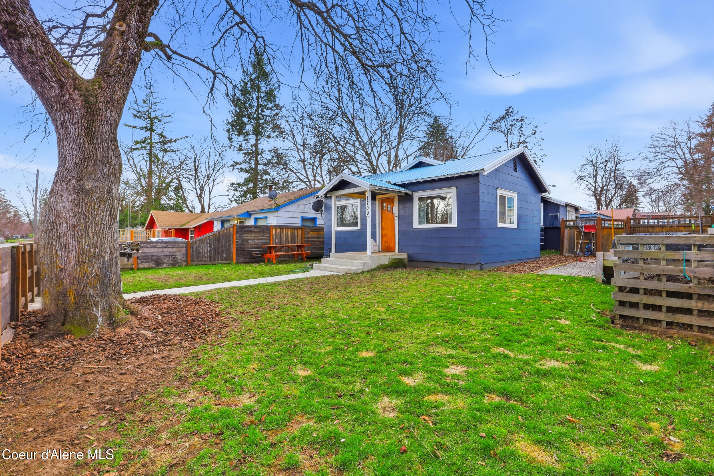 1709 North 7th Street Coeur D'Alene, ID 83814 - Photo 5 of 50 Front Yard
