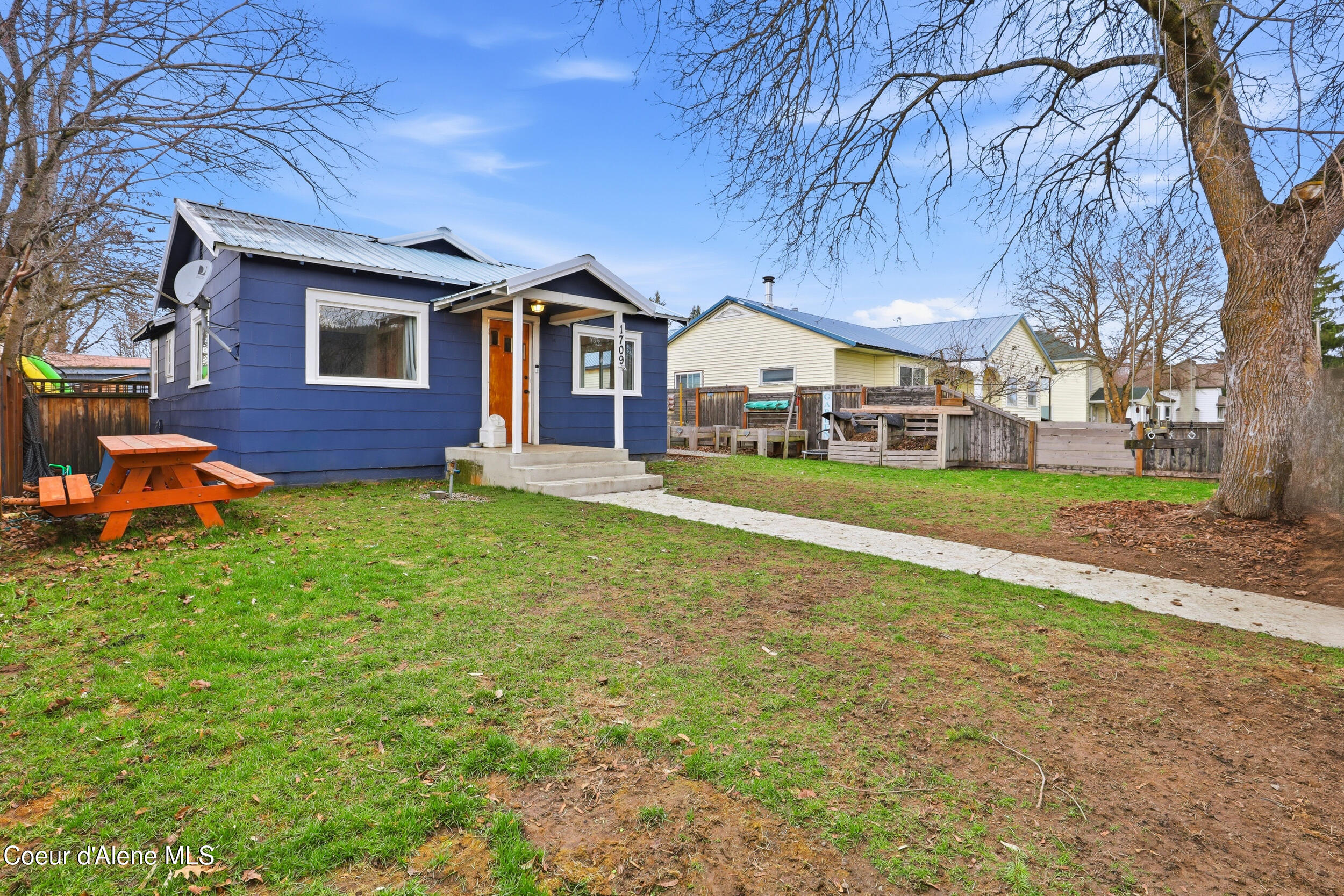 1709 North 7th Street Coeur D'Alene, ID 83814 - Photo 6 of 50 Front Yard