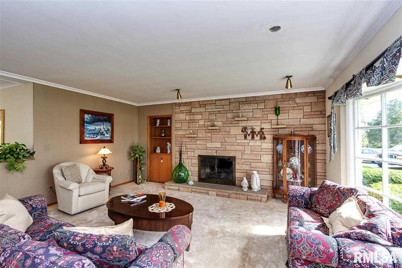 4219 Rodeo Road Davenport, IA 52806 - Photo 2 of 24 Gallery Image 2