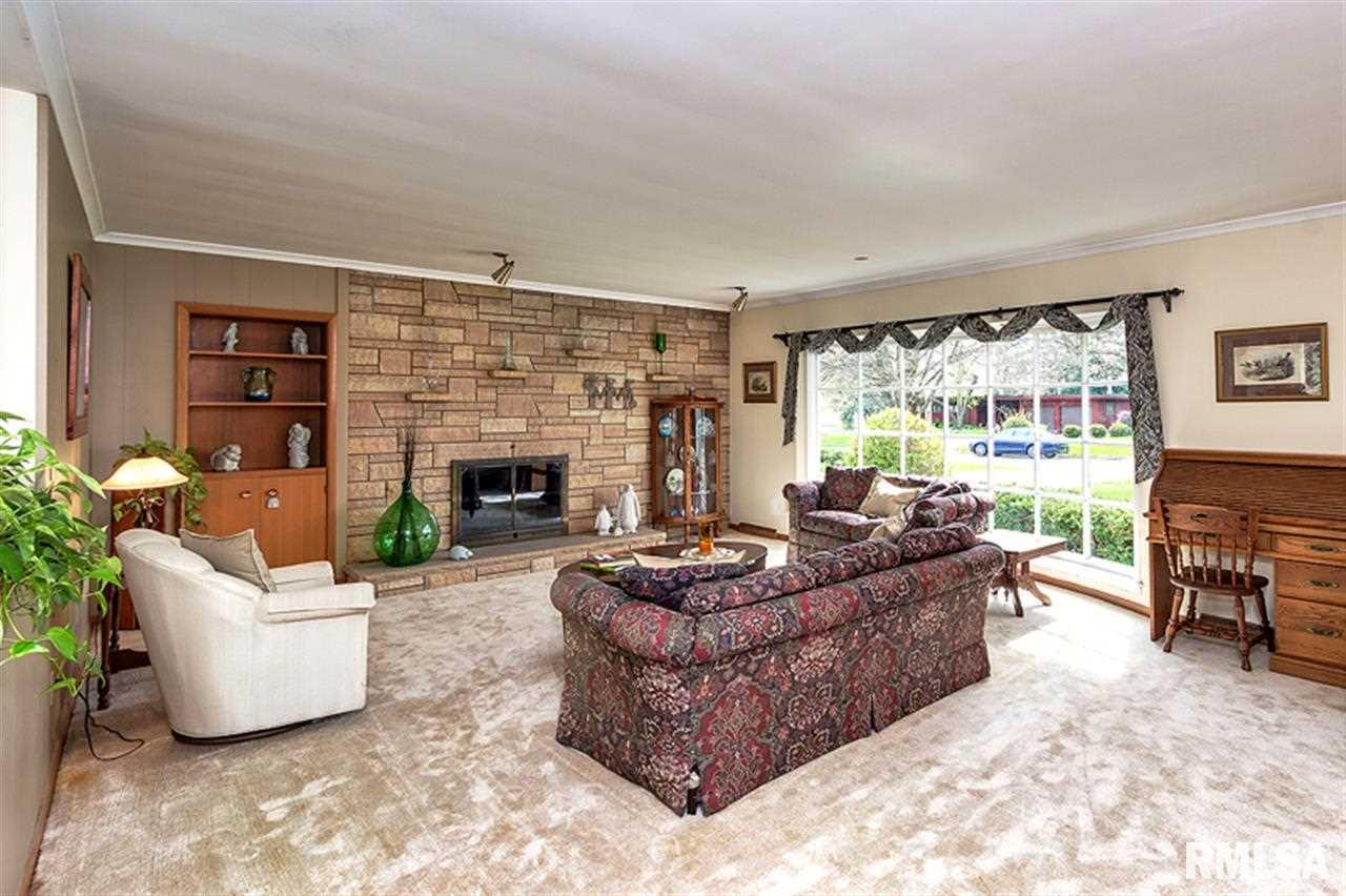 4219 Rodeo Road Davenport, IA 52806 - Photo 3 of 24 Gallery Image 3
