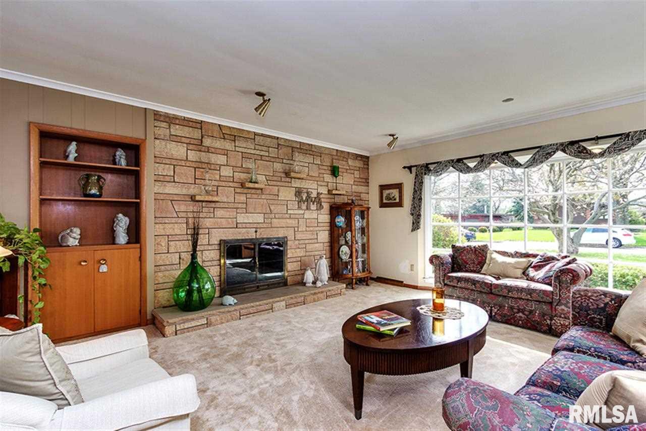 4219 Rodeo Road Davenport, IA 52806 - Photo 4 of 24 Gallery Image 4