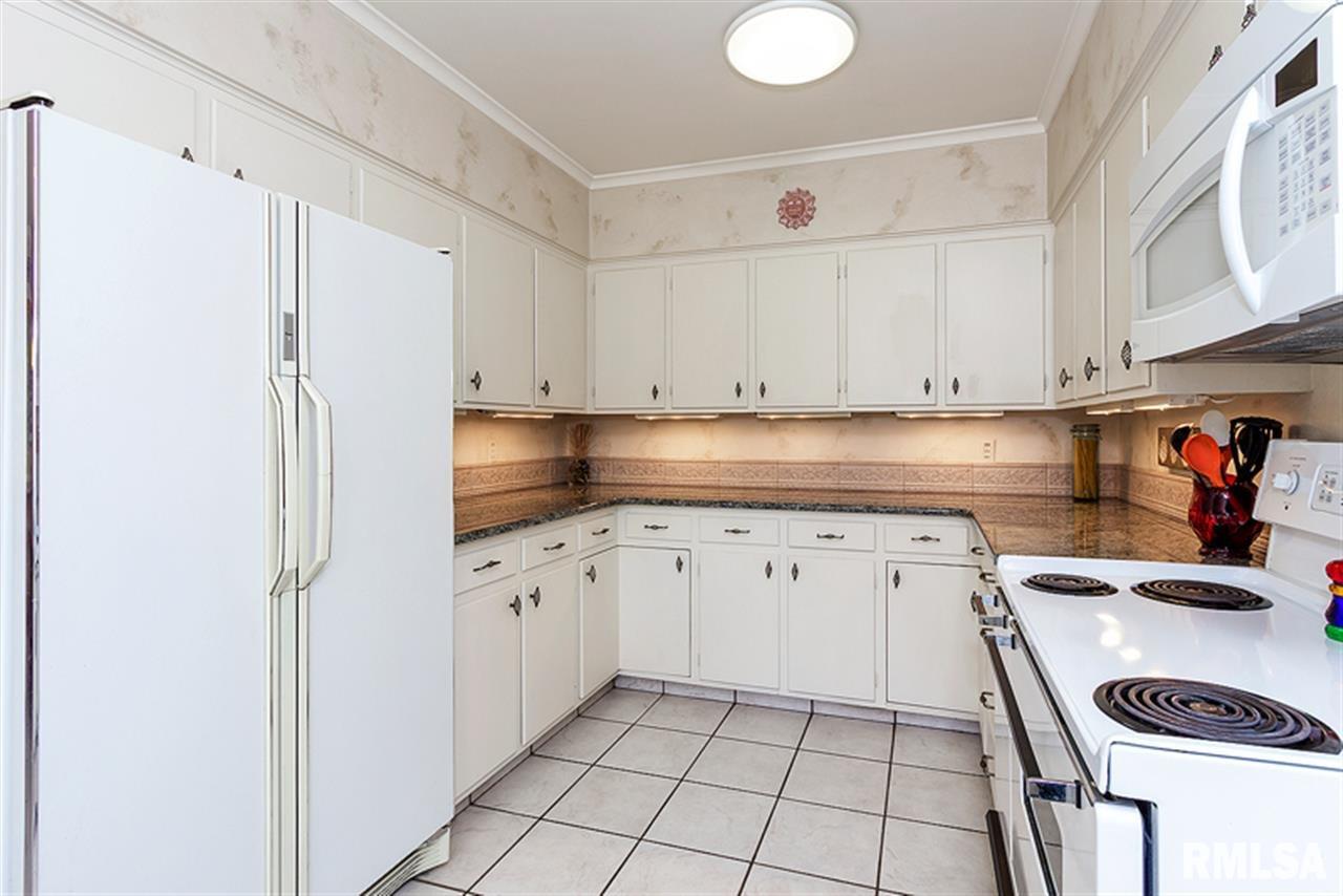 4219 Rodeo Road Davenport, IA 52806 - Photo 7 of 24 Gallery Image 7