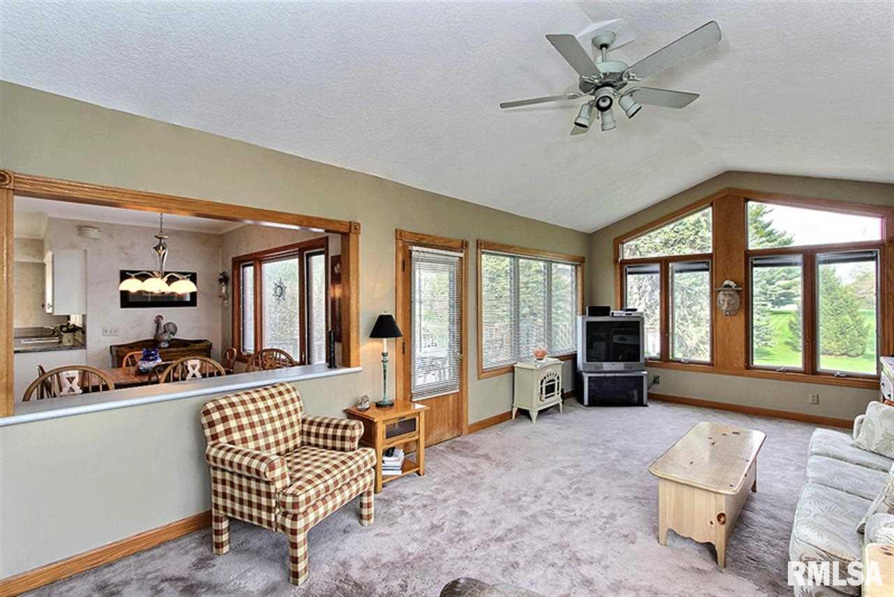 4219 Rodeo Road Davenport, IA 52806 - Photo 10 of 24 Gallery Image 10