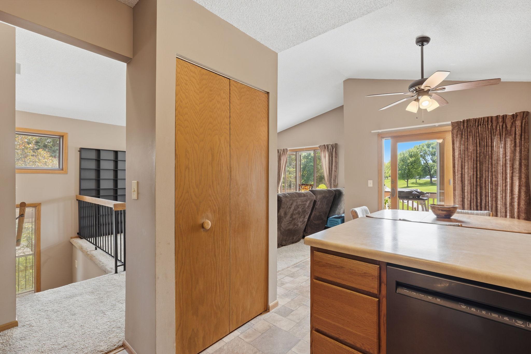 1589 Four Oaks Road Eagan, MN 55121 - Photo 7 of 31
