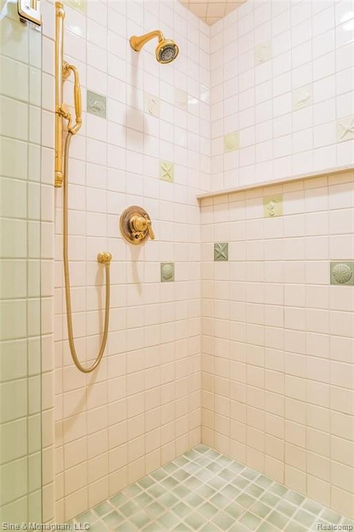 24 Warner Road Grosse Pointe Farms, MI 48236 - Photo 33 of 56